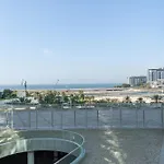 Lavish 3Br Apartment With Pool Access In Al Bateen