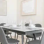 Lavish 3Br Apartment With Pool Access In Al Bateen