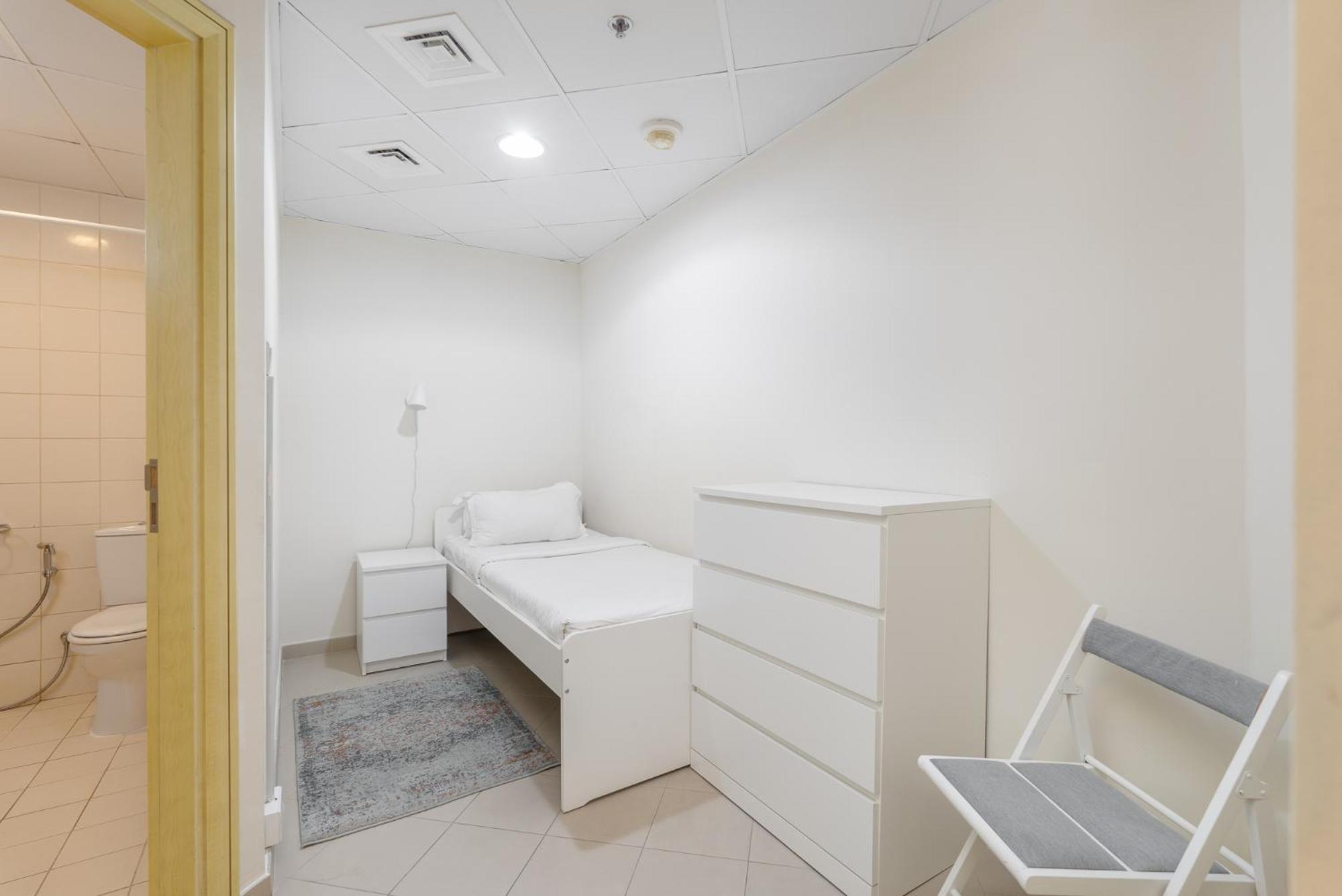 Apartment Lavish 3br With Pool Access In Al Bateen *