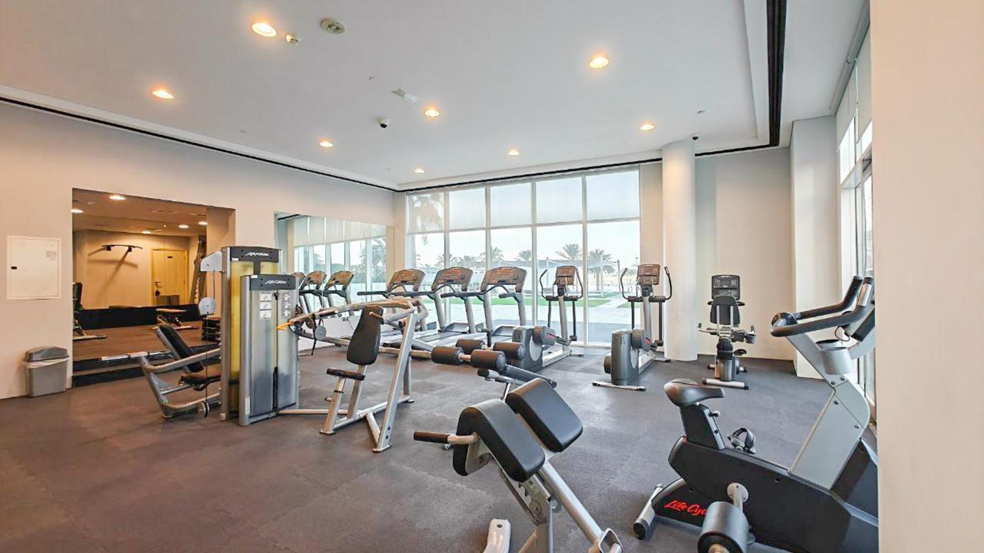 Lavish 3br With Pool Access In Al Bateen Dubai