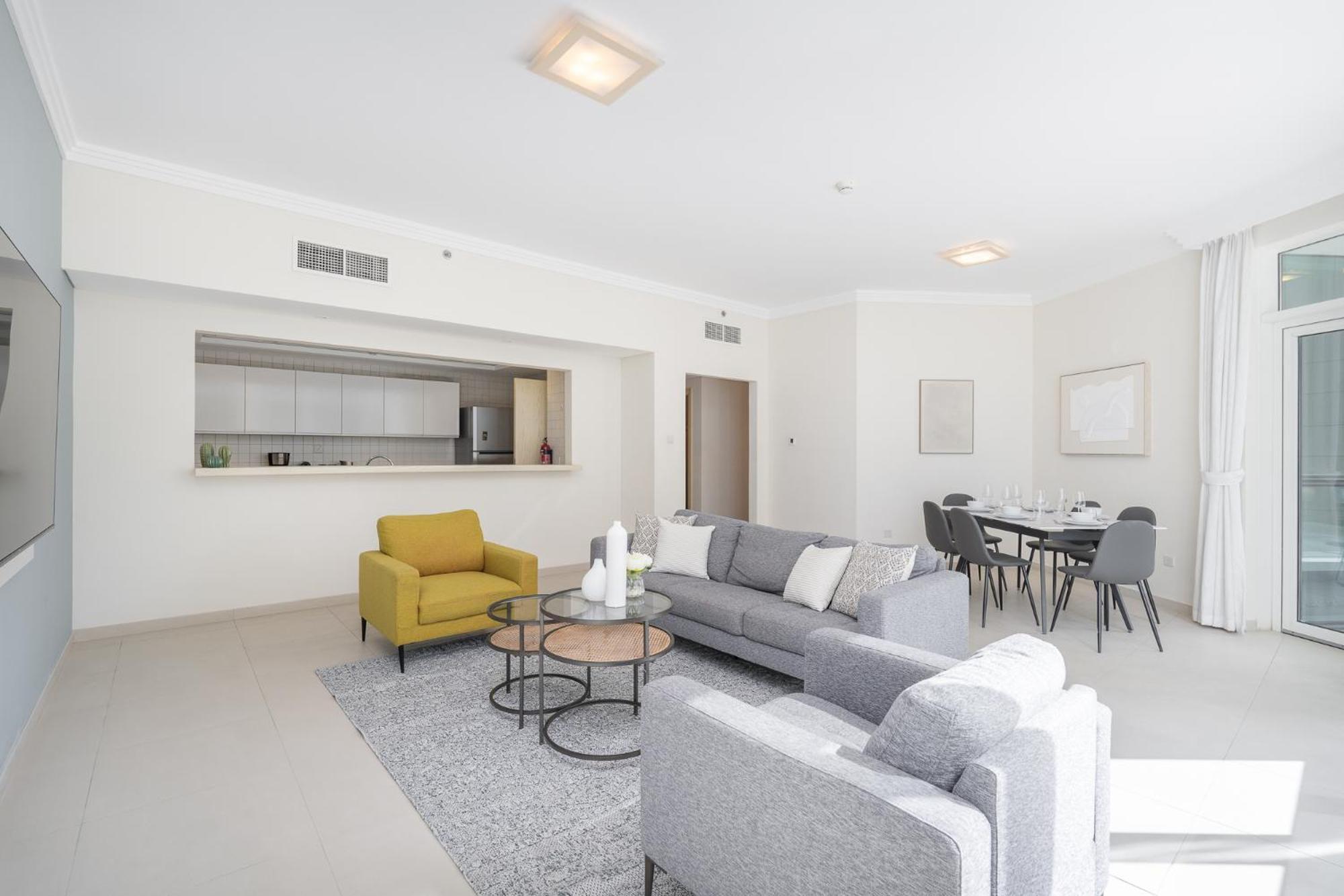 Lavish 3br With Pool Access In Al Bateen Apartment