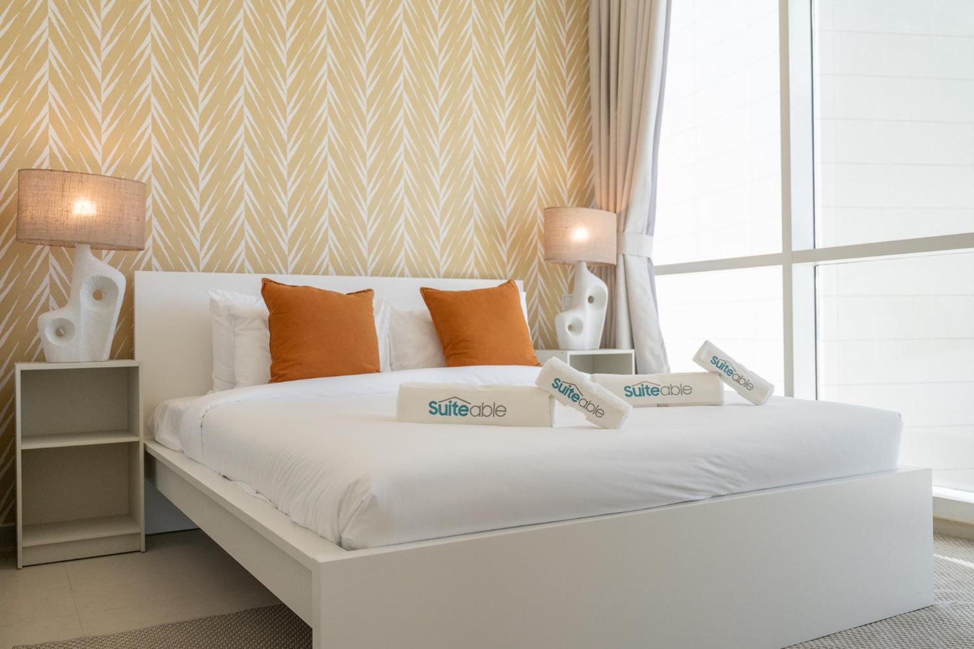 Lavish 3br With Pool Access In Al Bateen Apartment *