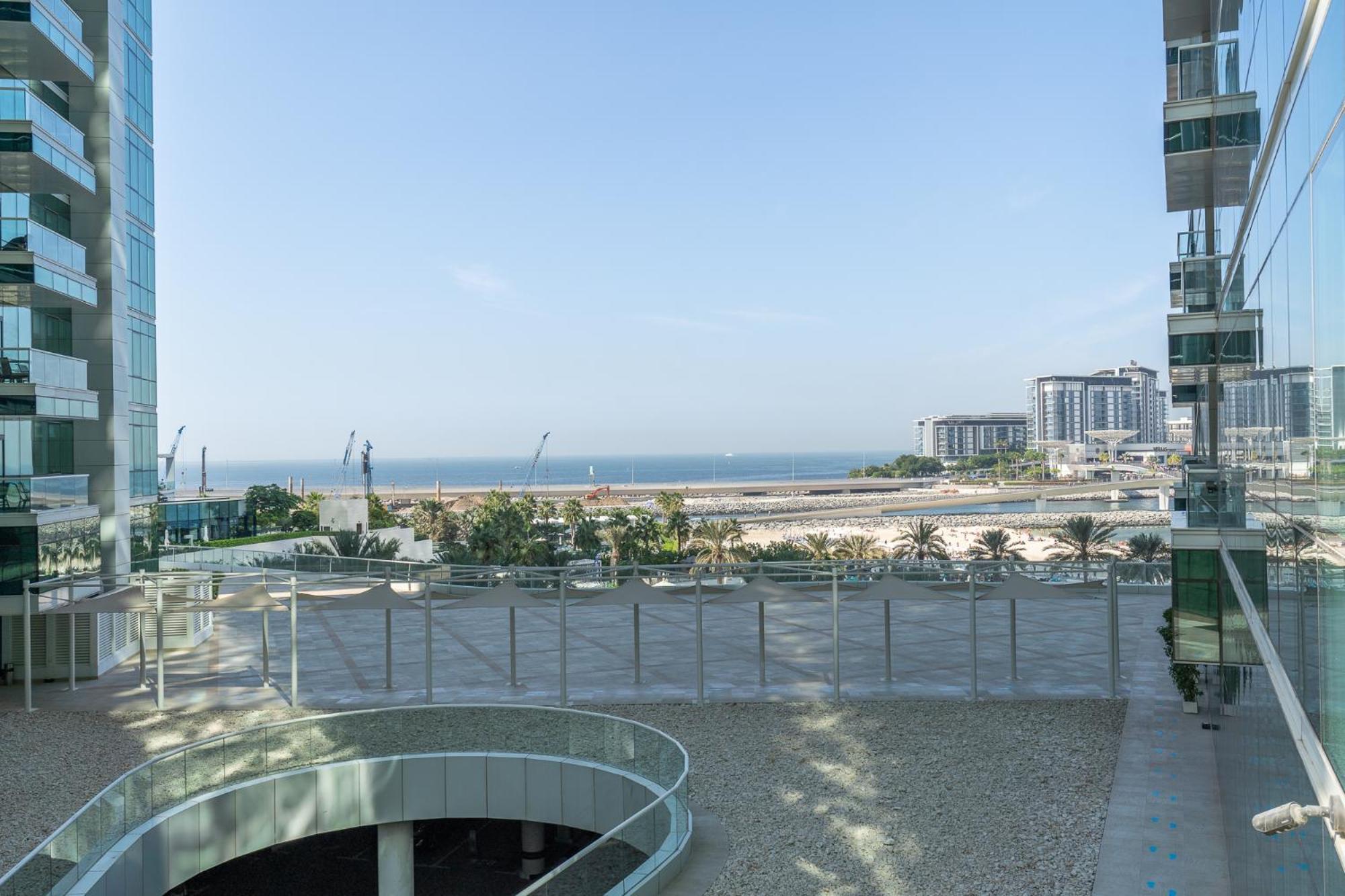 Apartment Lavish 3br With Pool Access In Al Bateen Dubai