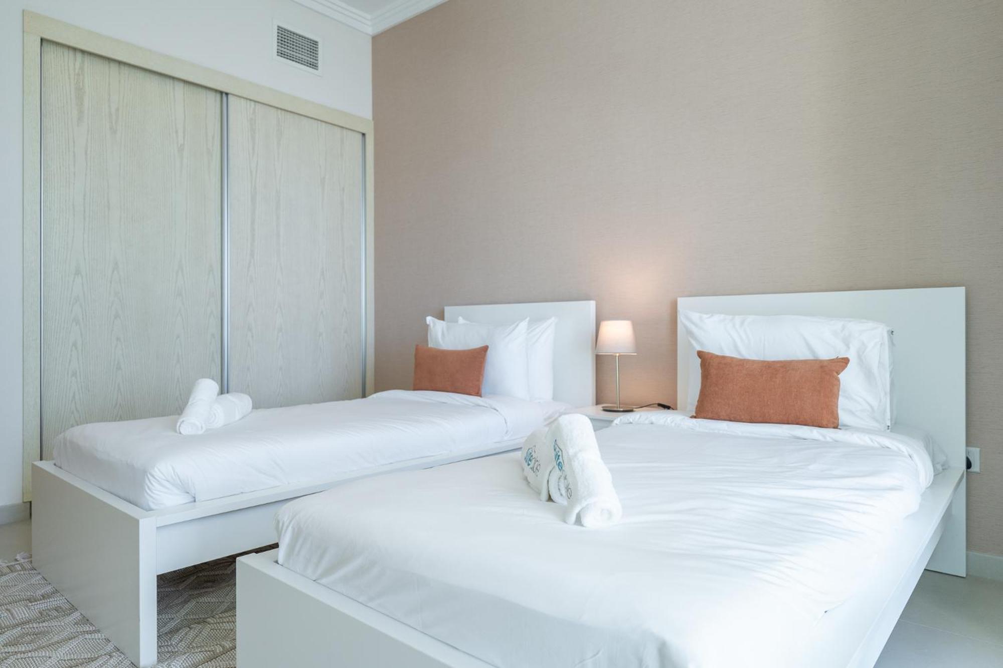 Lavish 3br With Pool Access In Al Bateen Dubai