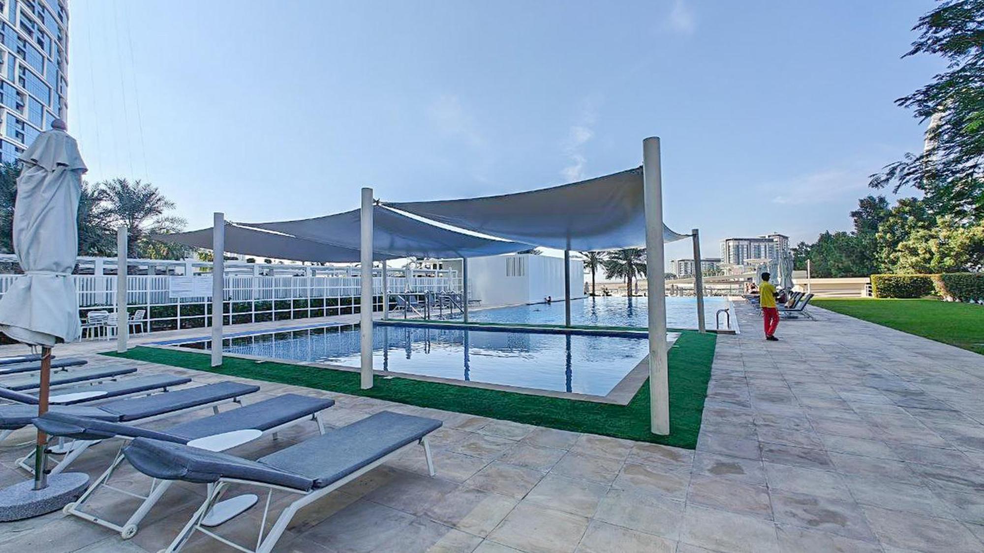 Lavish 3br With Pool Access In Al Bateen *