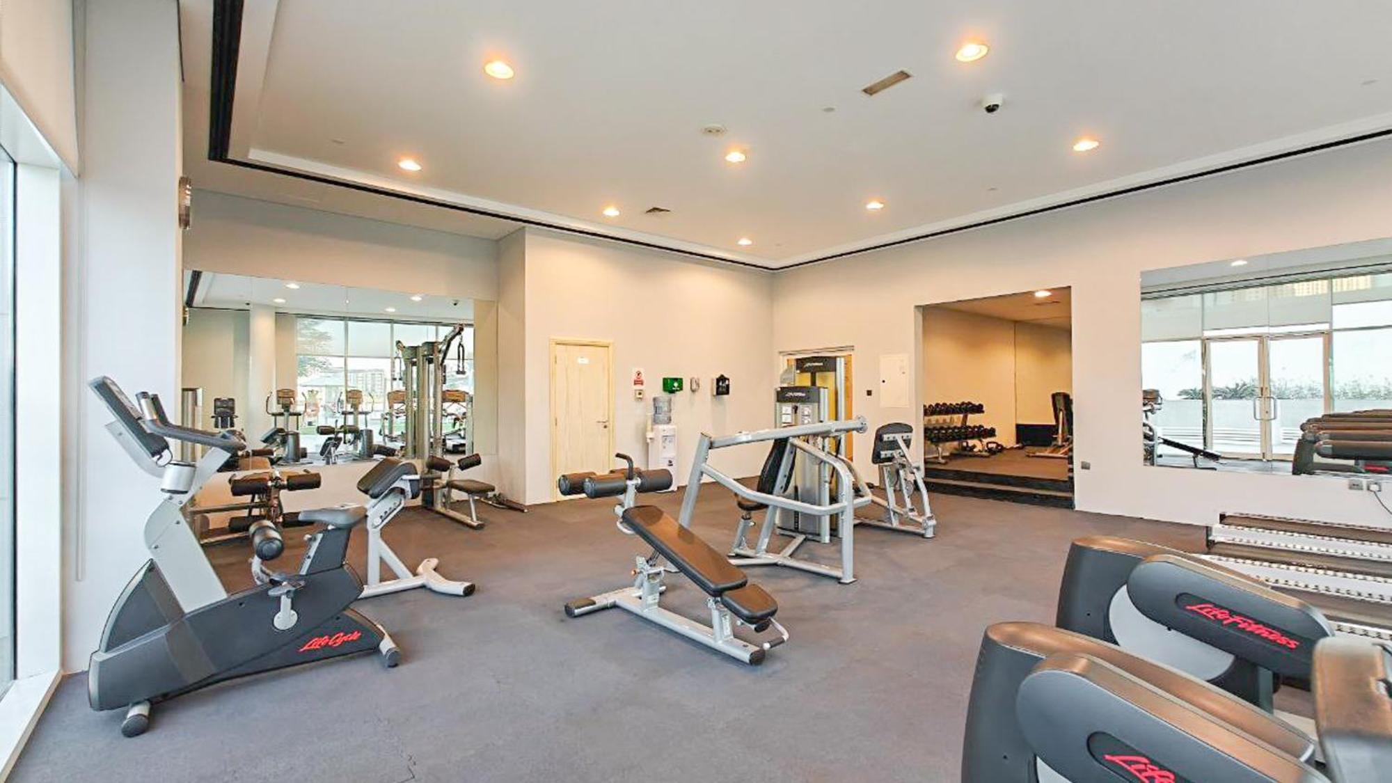 Apartment Lavish 3br With Pool Access In Al Bateen *