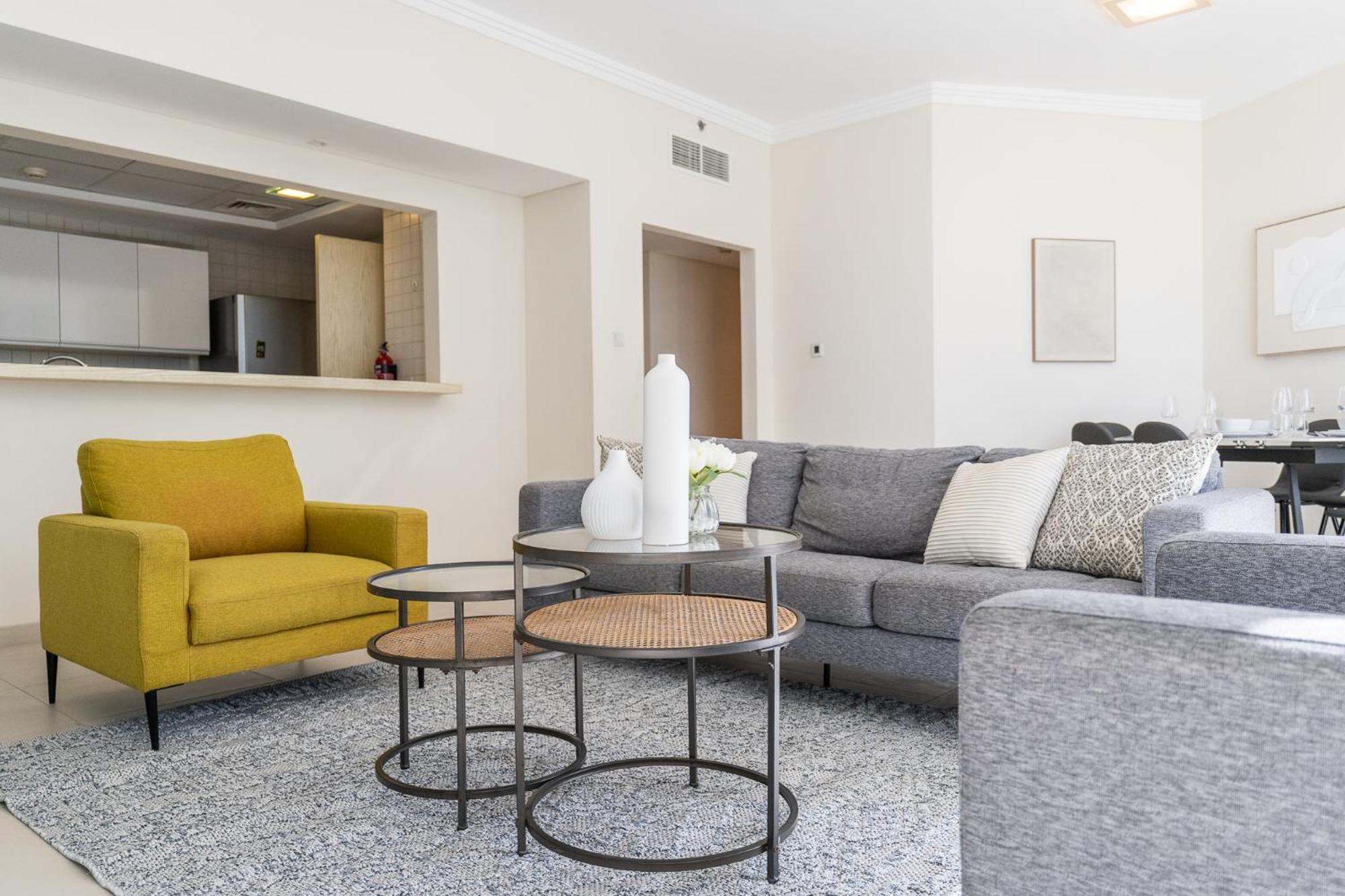 Lavish 3br With Pool Access In Al Bateen