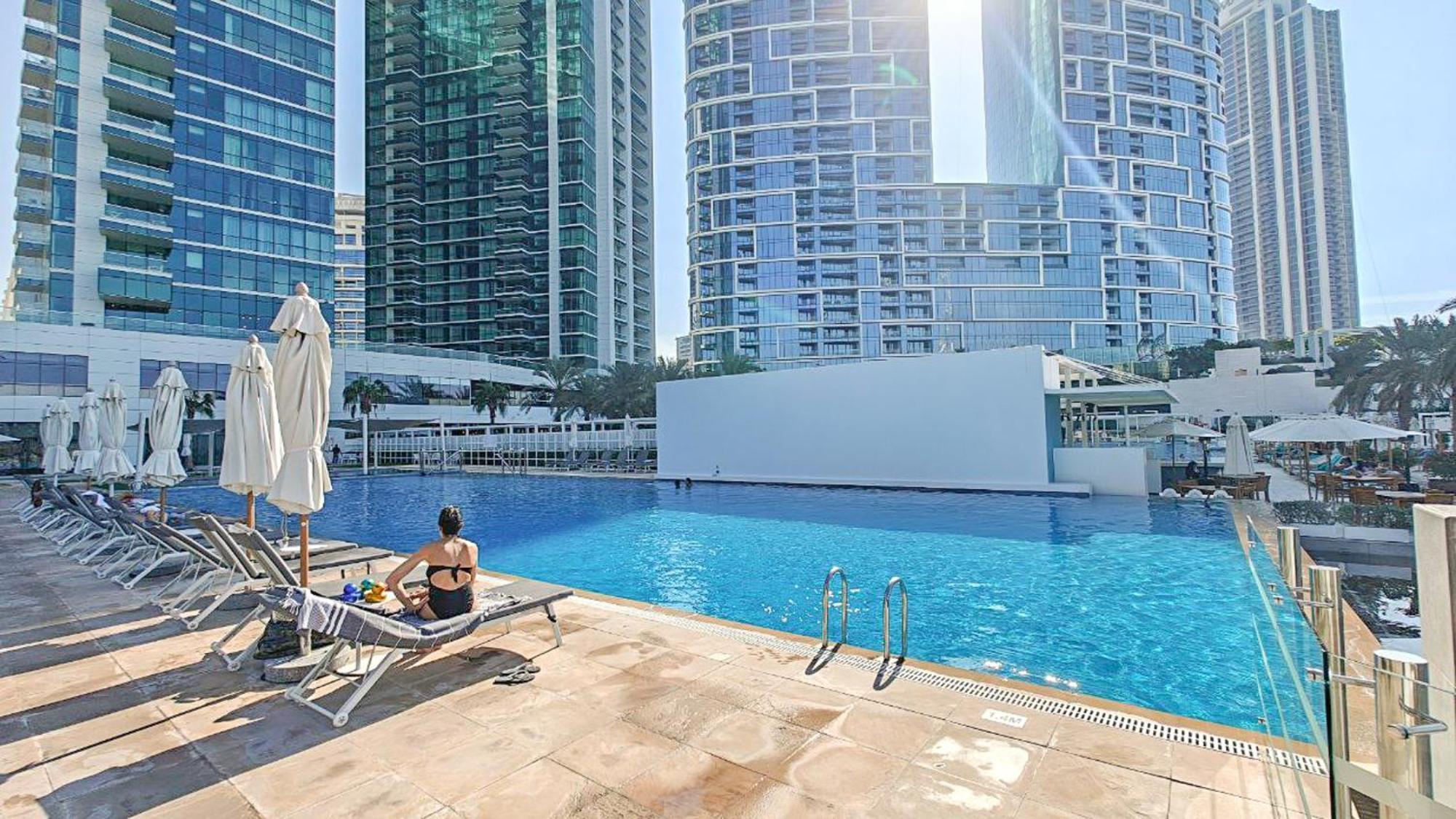 Apartment Lavish 3br With Pool Access In Al Bateen