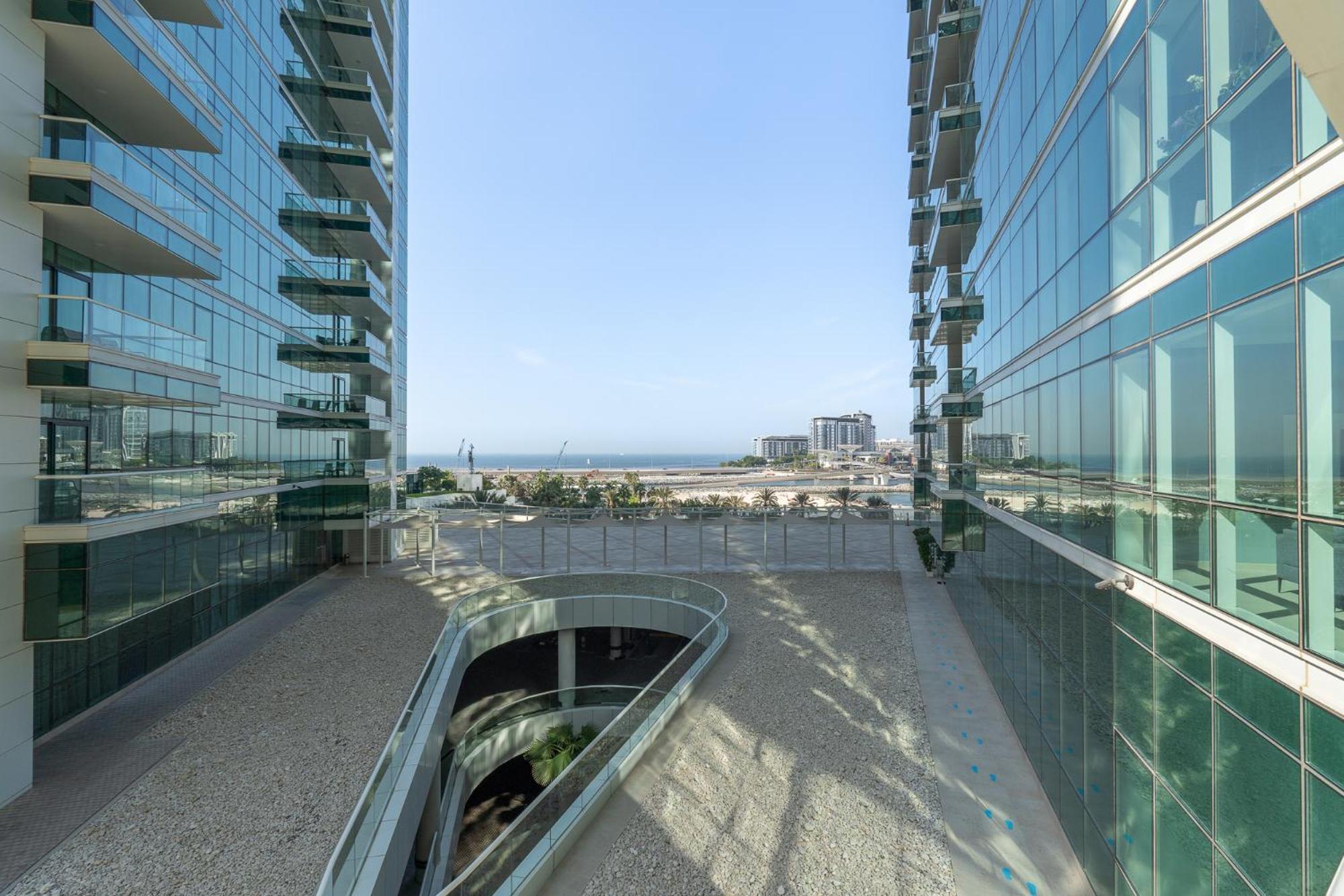Lavish 3br With Pool Access In Al Bateen Apartment Dubai