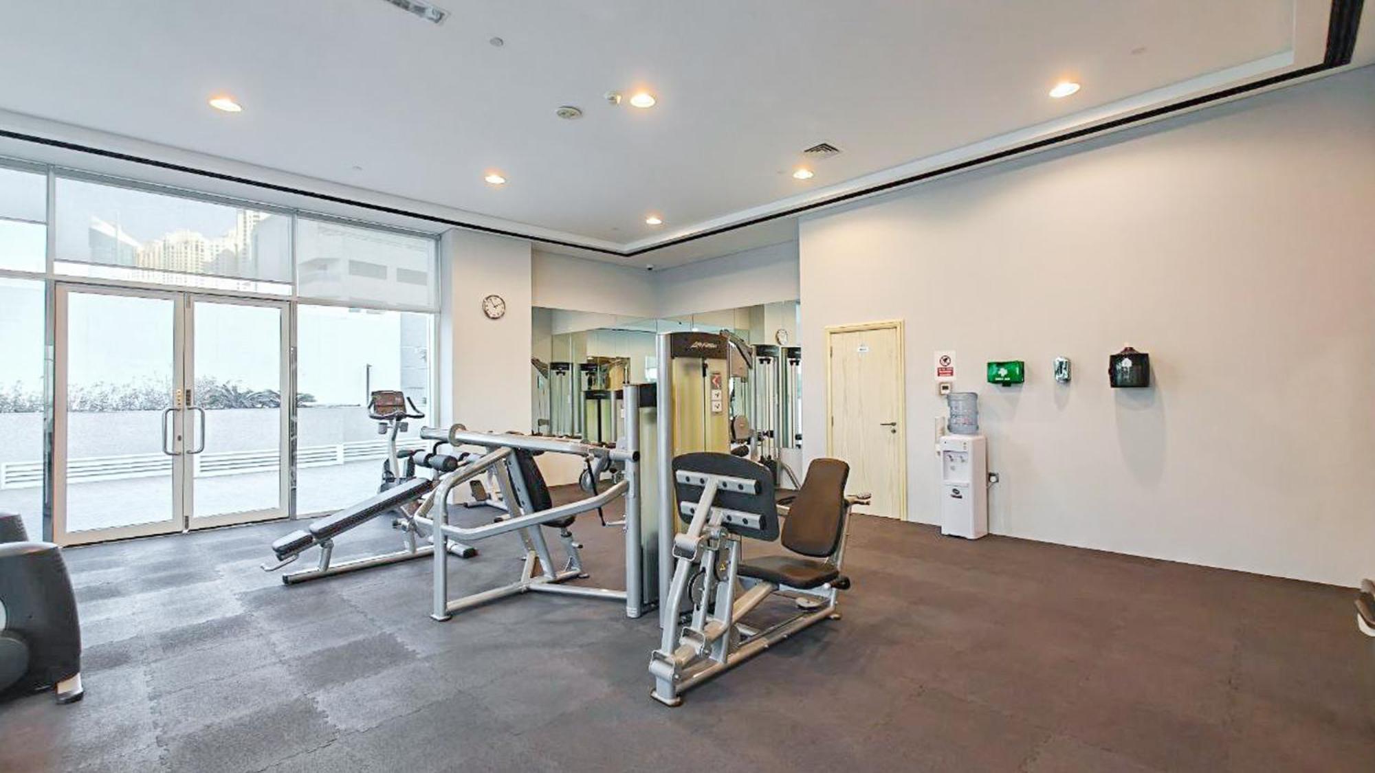 Apartment Lavish 3br With Pool Access In Al Bateen *