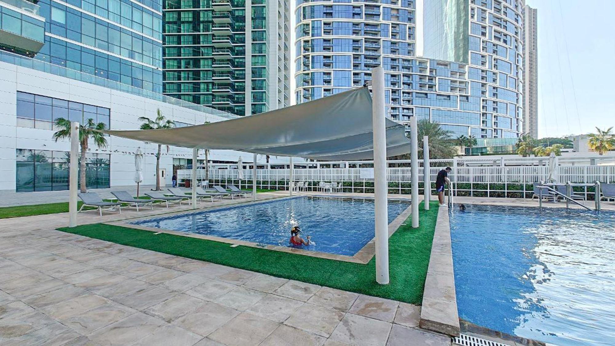 Lavish 3br With Pool Access In Al Bateen Apartment *