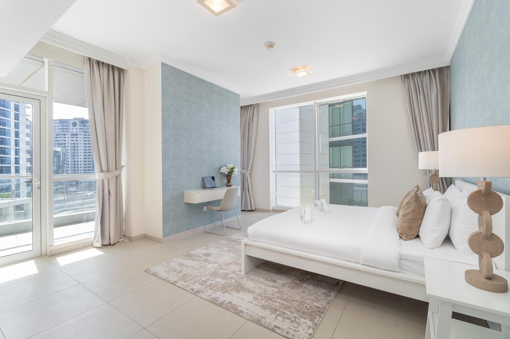 Lavish 3br With Pool Access In Al Bateen * Dubai