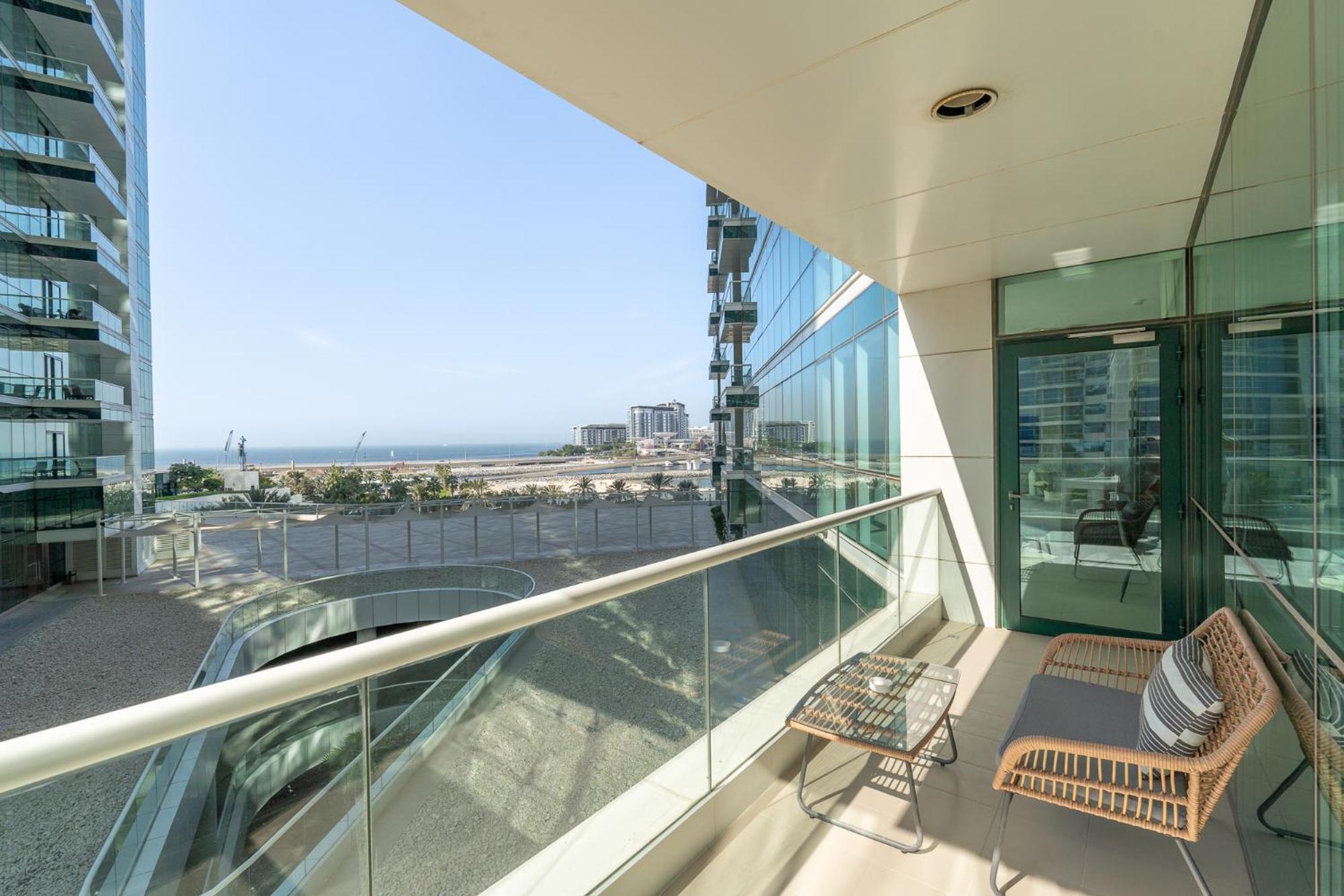 Lavish 3br With Pool Access In Al Bateen Dubai