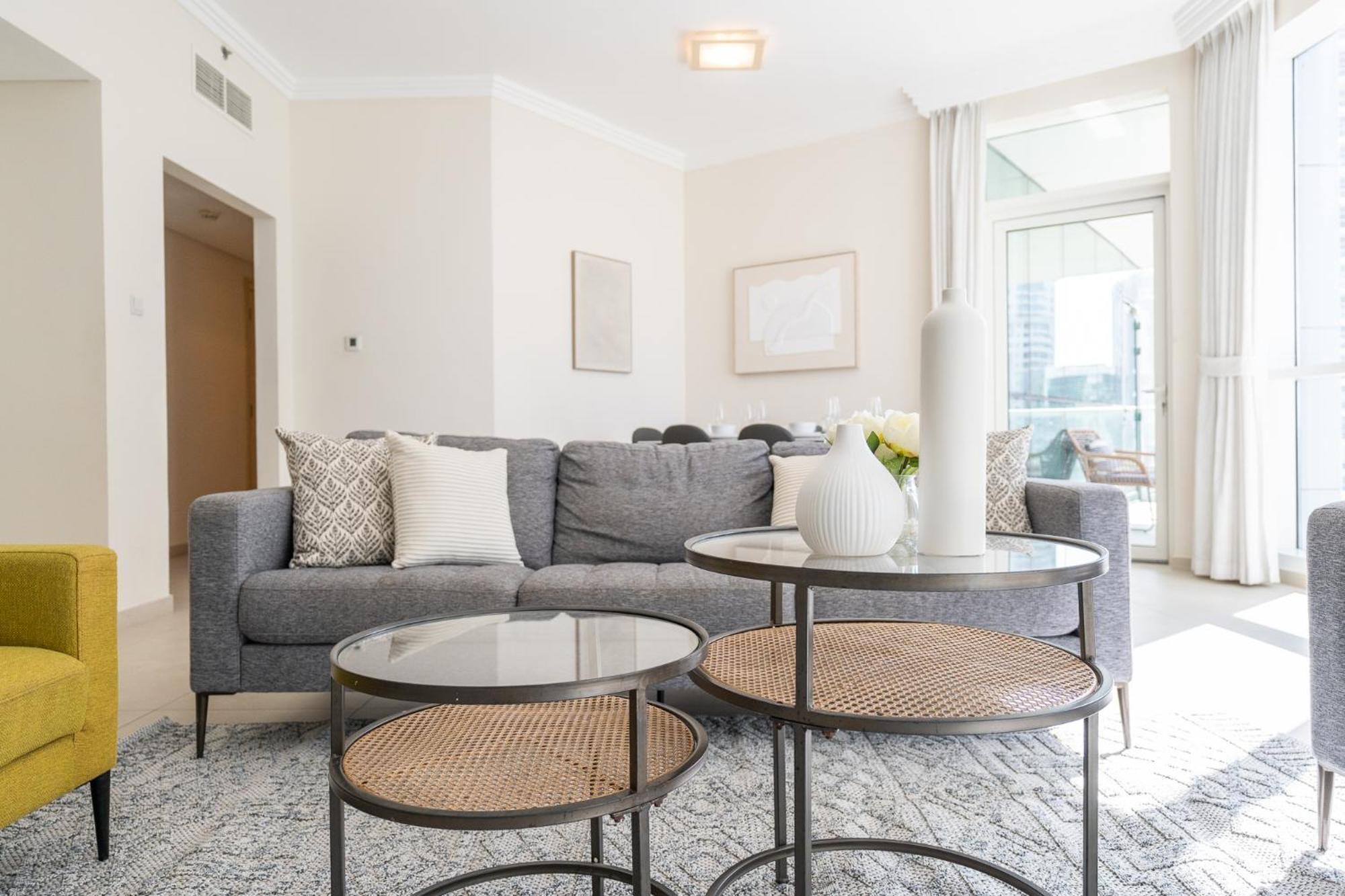 Lavish 3br With Pool Access In Al Bateen Dubai