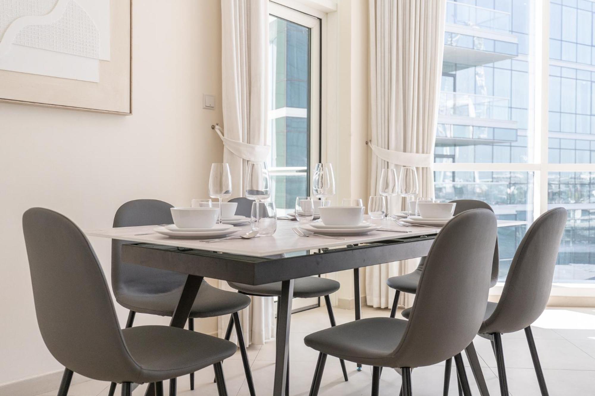 Lavish 3br With Pool Access In Al Bateen * Dubai